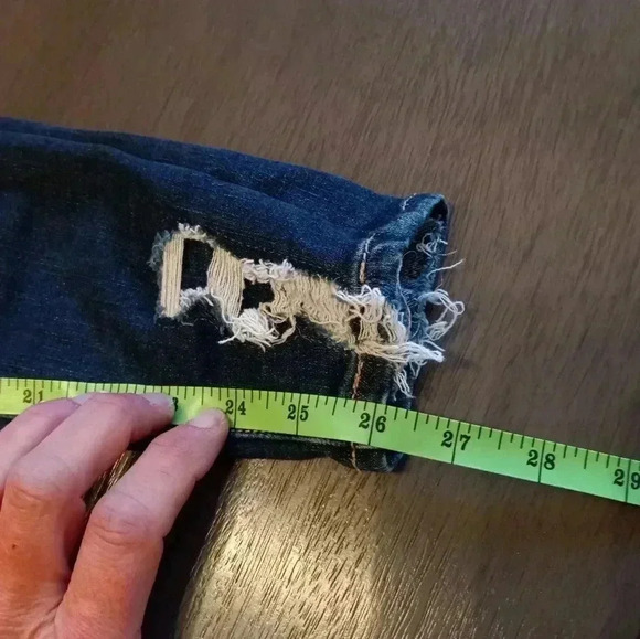 American Eagle women's Distressed Blue Jeans. Size 4. Like new - Picture 7 of 9